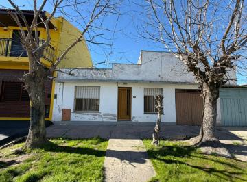 Casa · 75m² · 2 Ambientes · 1 Cochera · Casa en Ensenada