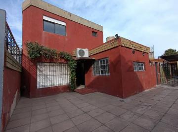PH · 92m² · 4 Ambientes · 1 Cochera · Venta - Permuta PH 4 Ambientes en Castelar
