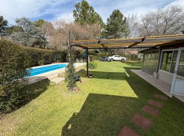 Quinta vacacional · 125m² · 3 Ambientes · 7 Cocheras · Casa Quinta en Escobar con 2.600 m² Pileta y Cancha de Pádel