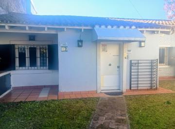 Casa de 3 ambientes, San Isidro · Casa 3 Amb en Barrio Semi - Cerrado
