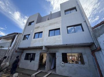 Casa · 145m² · 4 Ambientes · 2 Cocheras · Triplex a Estrenar con Doble Cochera, Jardin y Terraza