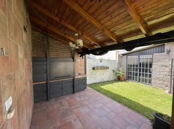 Casa · 106m² · 4 Ambientes · 2 Cocheras · Casa en Venta de 4 Ambientes en Olivos Permuta