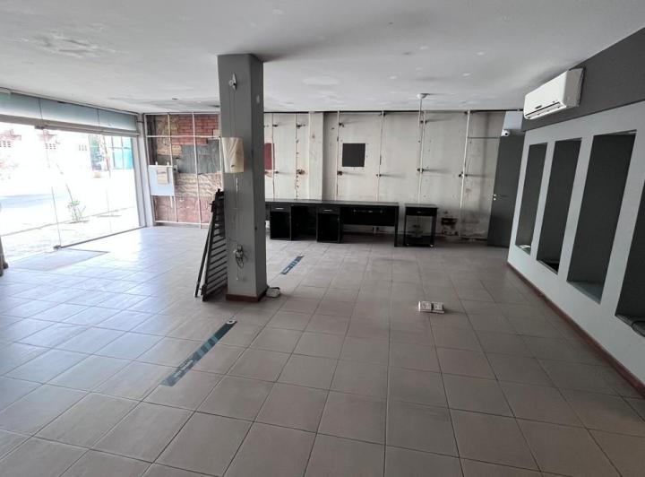 Local comercial · 495m² · 10 Ambientes