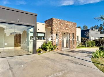 Casa · 173m² · 5 Ambientes · Casa en Venta en La Cesarina