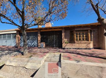 Casa · 317m² · 6 Ambientes · 3 Cocheras · Cocucci Inmobiliaria Vende Casa en Maipu