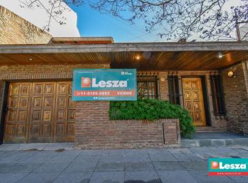Casa · 295m² · 5 Ambientes · 1 Cochera · Casa de 5 Ambientes