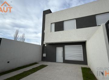 PH · 113m² · 4 Ambientes · 2 Cocheras · PH en Venta Cipolletti a Estrenar