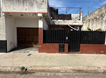 Casa de 5 ambientes, Villa Lugano · Venta. Casa 5 Ambientes C/cochera. a Mejorar. Lote 8,66 X 20 m. Villa Lugano.