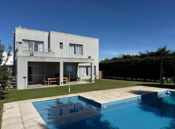 Casa · 197m² · 4 Ambientes · 2 Cocheras · Casa en Alq. Temporario en San Gabriel, Villanueva, Tigre
