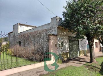 Casa · 115m² · 4 Ambientes · 1 Cochera · Casa en Merlo Sobre Lote de 567 m²