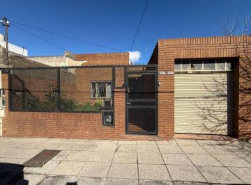 Casa de 4 ambientes, Villa Lugano · Venta! Casa 3 Ambientes. con Cochera y Patio. Lote 8.66 X 19 m. Villa Lugano