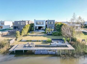 Casa · 310m² · 3 Ambientes · 4 Cocheras · Casa en Venta en El Barrio San Rafael, Villa Nueva, Tigre