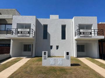 Casa · 241m² · 5 Ambientes · 1 Cochera · Casa en Colinas de Manantiales