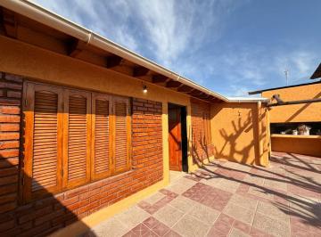 Casa · 110m² · 5 Ambientes · Casa en Venta - 3 Habitaciones - Guiterrez Maipú