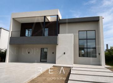 Casa · 148m² · 5 Ambientes · 2 Cocheras · Casa en Venta, 5 Ambientes, Barrio Los Talas, Canning, Apto Credito