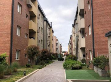 Departamento de 4 ambientes, Córdoba · Complejo Cerrado Seguridad 24 Hs Amplio y Luminoso!i2 Baños Balcòn Impecable! Pileta y Quincho!