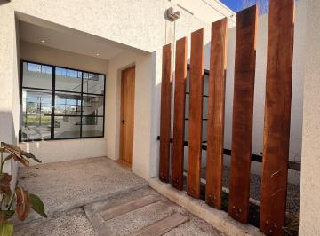 Casa · 260m² · 6 Ambientes · 2 Cocheras · Casa en La Rinconada