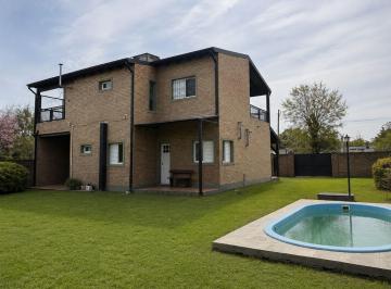 Casa · 156m² · 8 Ambientes · 2 Cocheras · Venta: Casa de 3 Dorm. con Quincho y Pileta