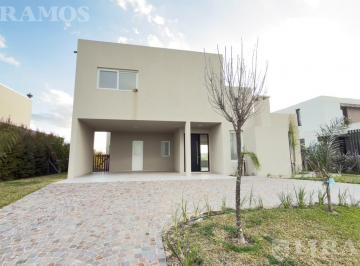 Casa · 63m² · 4 Ambientes · 4 Cocheras · Casa en Alquiler Barrio Costas Puertos Escobar