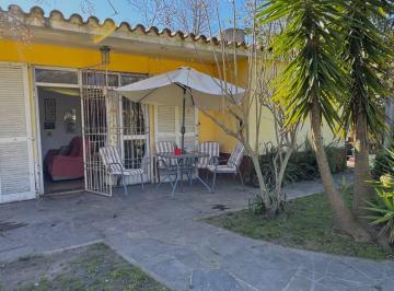 Casa · 137m² · 3 Ambientes · 1 Cochera · Vende 2 Casas en un Padrón 2d Lomas de Solymar