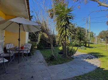 Casa · 137m² · 3 Ambientes · 1 Cochera · Vende 2 Casas en un Padrón 2d Lomas de Solymar