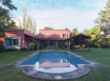 Casa · 256m² · 4 Dormitorios · 2 Cocheras · Casa en Venta en Martindale C. C. - Oportunidad - Casa Sobre Doble Lote - 3212 m²
