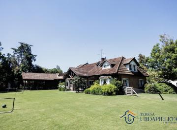 Casa · 293m² · 3 Dormitorios · Casa a La Venta en Martindale C. C - 3 Dorm. - Estilo Clasico