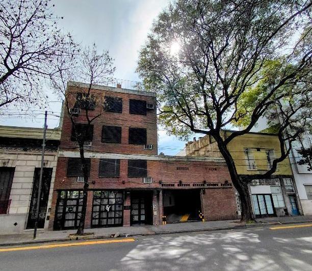 Terreno · 1400m² · 28 Ambientes · 20 Cocheras