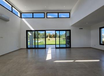 Casa · 140m² · 4 Ambientes · 2 Cocheras · Casa en Venta en Area 60 La Victoria Polo