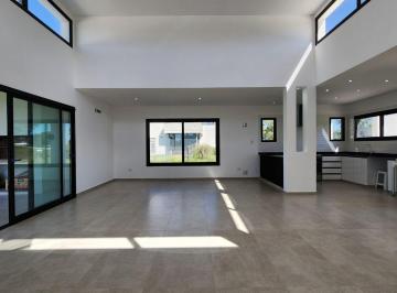 Casa · 140m² · 4 Ambientes · 2 Cocheras · Casa en Venta en Area 60 La Victoria Polo