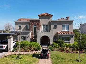Casa · 290m² · 6 Ambientes · 2 Cocheras · Casa Al Golf en Venta en La Reserva Cardales