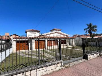 Casa · 300m² · 6 Ambientes · 3 Cocheras · Casa con Gran Ubicación en Rafael Nuñez