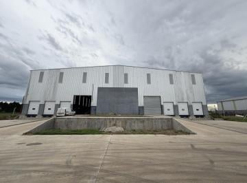 Bodega-Galpón · 5200m² · Nave Industrial en El Parque Industrial Alvear. Posibilidad Oficinas.
