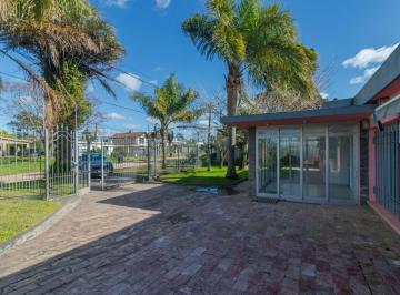 Casa · 290m² · 8 Ambientes · 4 Cocheras · Venta de Casa 5 Dorm. en Lomas de Solymar