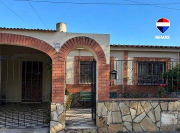 Casa · 211m² · 6 Ambientes · 1 Cochera · Casa en Venta o Permuta Av San Martin Al 2200