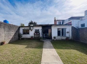 Casa · 80m² · 4 Ambientes · Casa 4 Amb en Venta Victoria Lote Propio