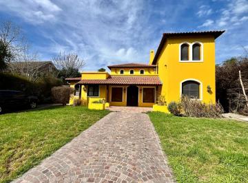 Casa · 200m² · 4 Ambientes · 3 Cocheras · Venta de Casa en La Celina, Ingeniero Maschwitz, Lote de 1000 m y Pileta.