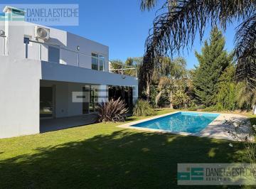 Casa · 325m² · 8 Ambientes · 2 Cocheras · Casa en Ayres de Pilar Moderna