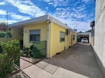 Casa · 120m² · 3 Ambientes · 1 Cochera · Venta Casa 3 Ambientes con Quincho y Cochera Merlo