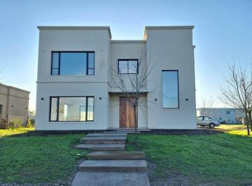 Casa · 202m² · 5 Ambientes · 4 Cocheras · Venta Casa a Estrenar 5 Amb. El Naudir Etapa 1