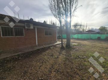 Casa · 110m² · 4 Ambientes · 2 Cocheras · Alquiler Casa 3 Dorm Chacras, Calle 20 y 2 Centenario Neuquen