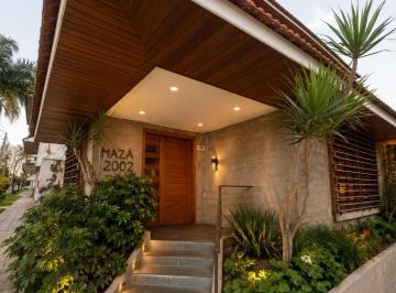 Casa · 212m² · 7 Ambientes · 2 Cocheras · Chalet Único C/parque, Pileta y Doble Cochera