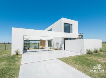 Casa · 208m² · 6 Ambientes · 2 Cocheras · Venta - Casa 3 Dorm. en Vida Club de Campo - Barrio Cerrado.