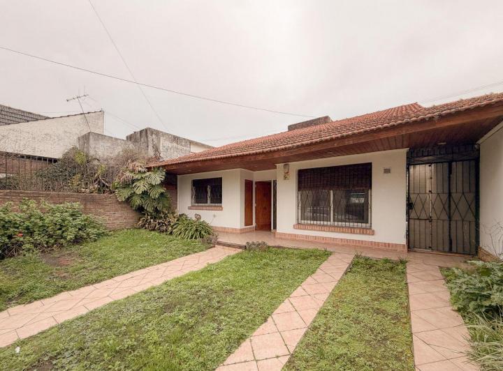 Casa · 130m² · 4 Ambientes · 1 Cochera