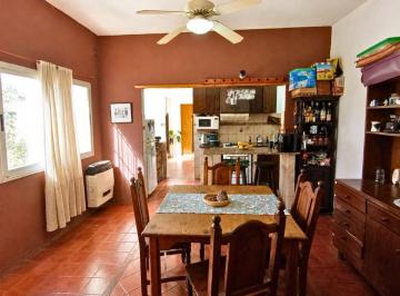 Casa · 145m² · 6 Ambientes · 1 Cochera · Casa en Venta Berisso 3 Dorm.