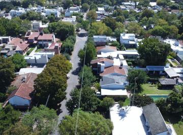Terreno · 400m² · 3 Ambientes · 2 Cocheras · Casa en Gonnet Sobre Lote de 800 m²