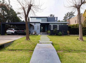 Casa · 226m² · 5 Ambientes · 2 Cocheras · Casa en Venta Barrio Cerrado "Los Pilares"