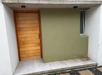 Casa · 65m² · 4 Ambientes · 1 Cochera · Casa en Alquiler - 2 Domis