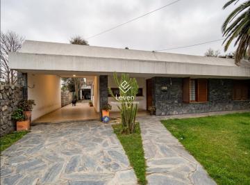Casa · 272m² · 6 Ambientes · 2 Cocheras · Casa en Venta 3 Dorm. 2 Baños Cerca de Donato Alvarez