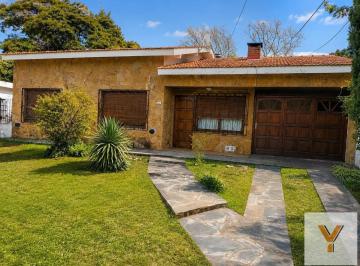 Casa · 100m² · 4 Ambientes · Casa en Venta - 3 Dorm. 2 Baños - 452.65 m - Mar del Tuyu